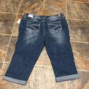 NWT plus 20 Crop Jeans
